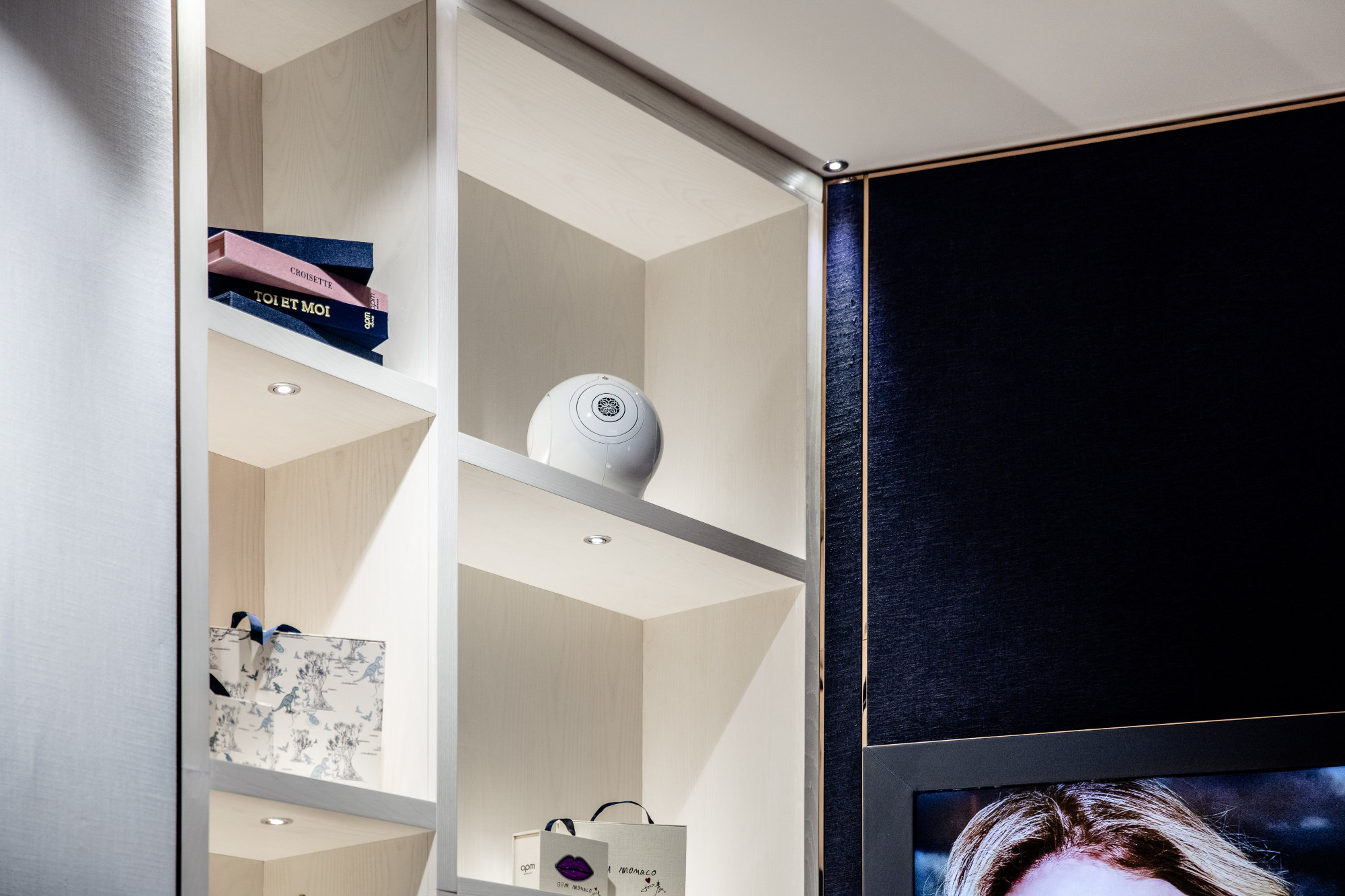 Liteco Projects Retail APM Monaco 25